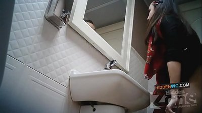 Imaxe da cámara oculta no baño de mulleres (1)