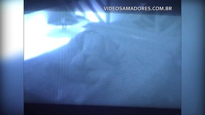 O marido filma á muller follando co veciño e descobre que é un cornudo