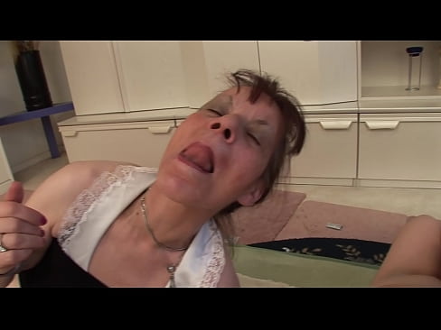 ❤️ Dúas avoas e un avó fan un trío Vídeo de puta  na pornografía gl.com-porn-mz.ru ️❤