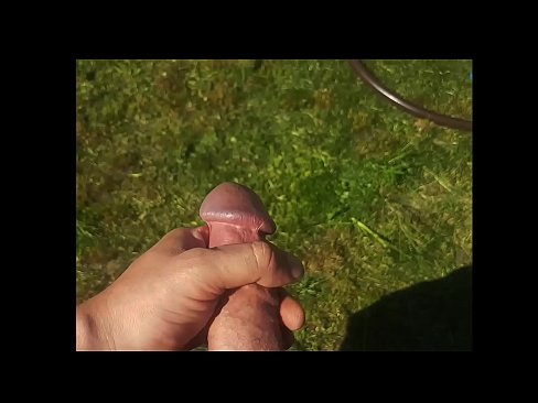 ❤️ A guapa quente recibe o seu coño rosa fodido e corre cun chorro nun xardín de verán Vídeo de puta  na pornografía gl.com-porn-mz.ru ️❤